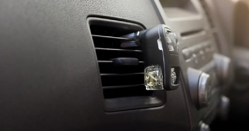 Cara menghilangkan bau tidak sedap di mobil